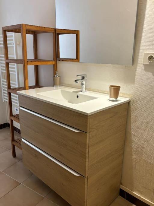 Maison De Ville Proche Mer, En Camargue Sur Le Chemin De Saint Jacques De Compostelle, Clim Reversible Vauvert Εξωτερικό φωτογραφία
